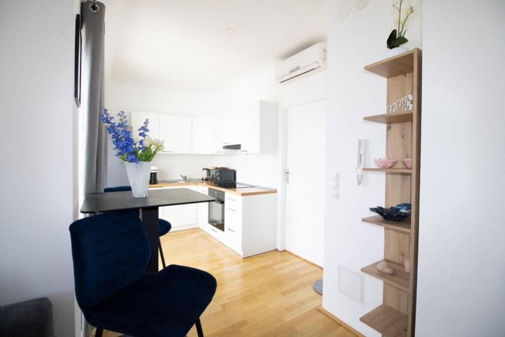 Апартаменты Sunny & Cozy Penthouse With Balcony L Dg4'14 Вена Экстерьер фото